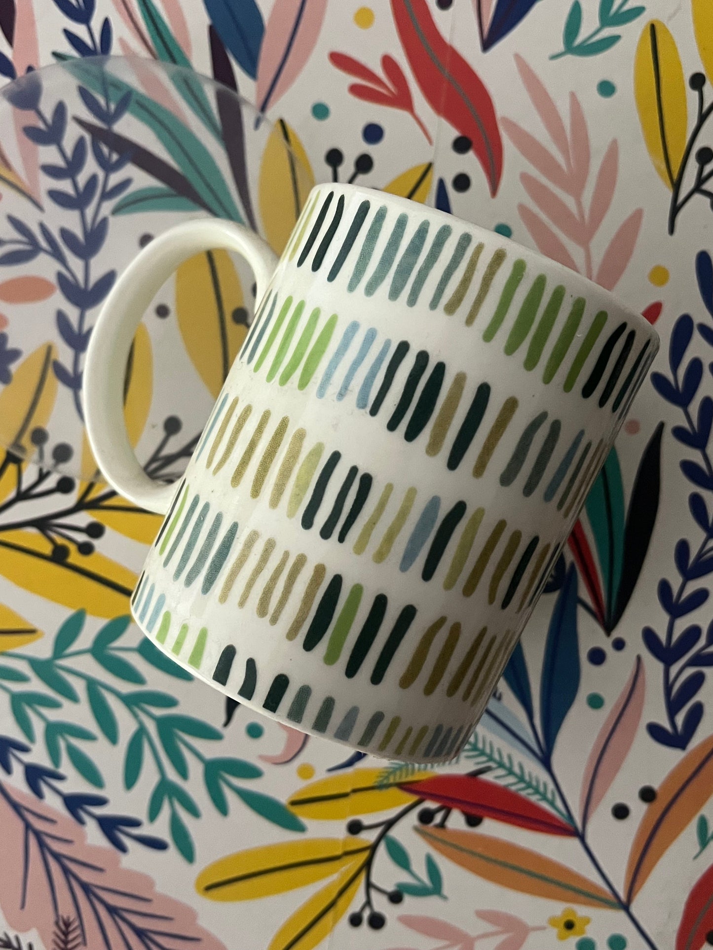 Taza “Green Vibes” – Diseño Moderno 🌿