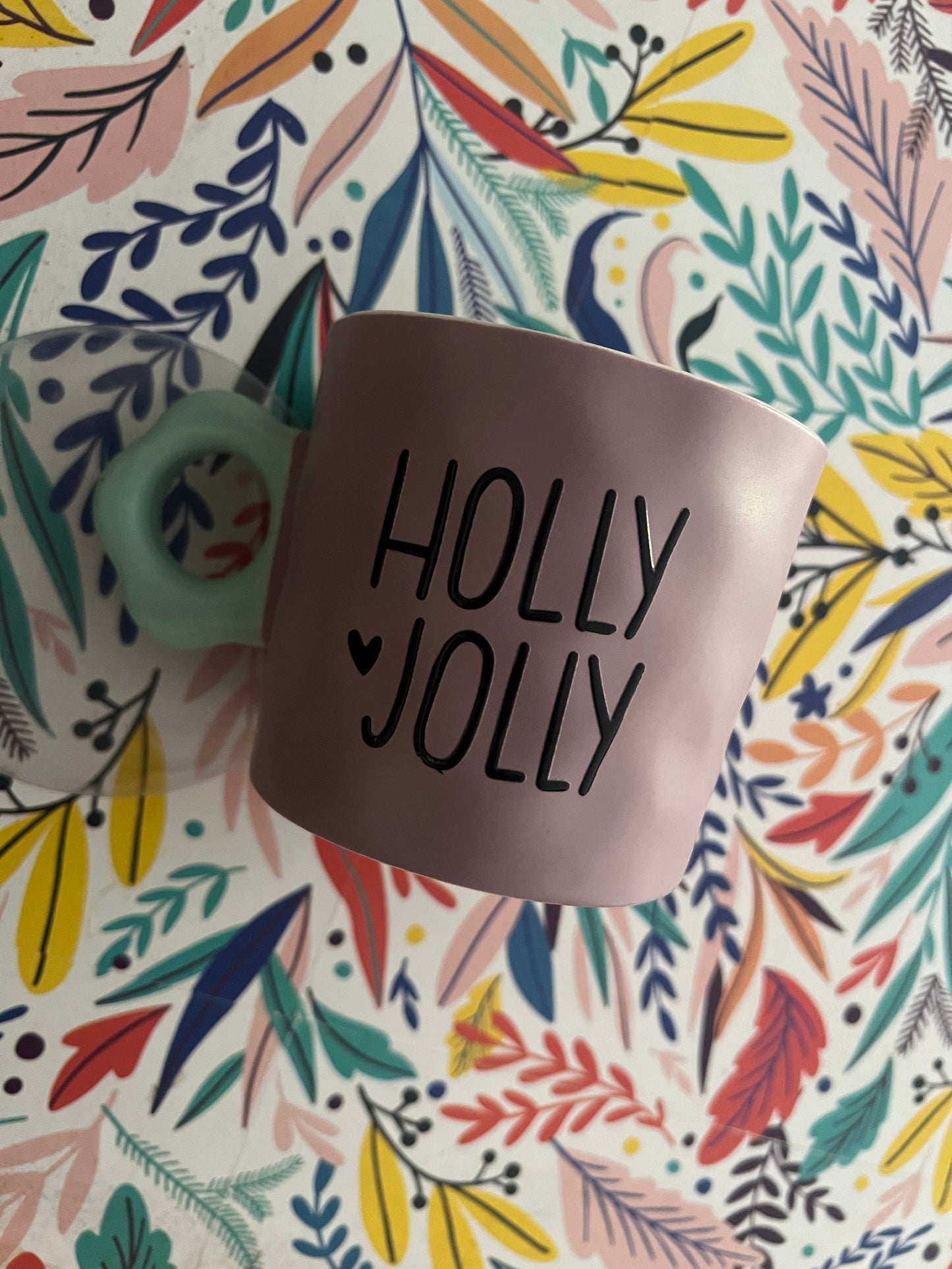 Taza Navideña “Holly Jolly” – Edición Limitada