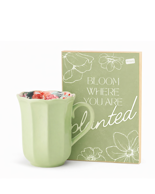 🌿 Set Bloom Where You Are Planted – Taza 15 oz + Maderita Decorativa 7.25” x 5”