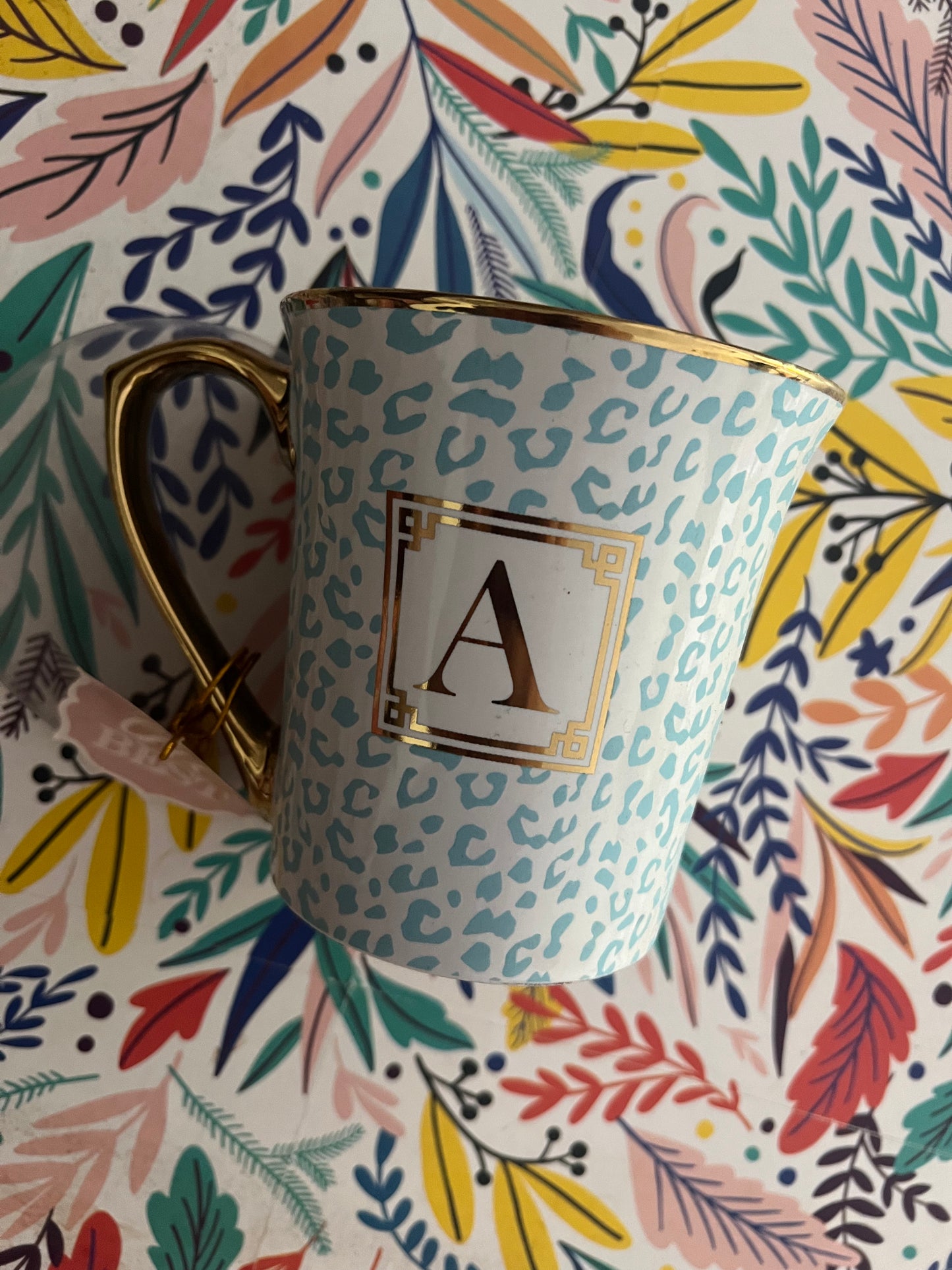 Taza Monograma Letra A — Edición Gold & Leopard 💎