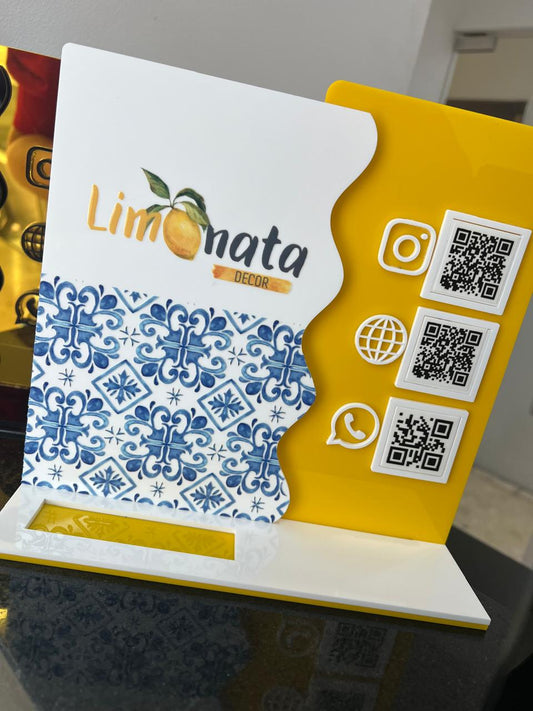 Portatarjetas de presentación ondulado con código QR.