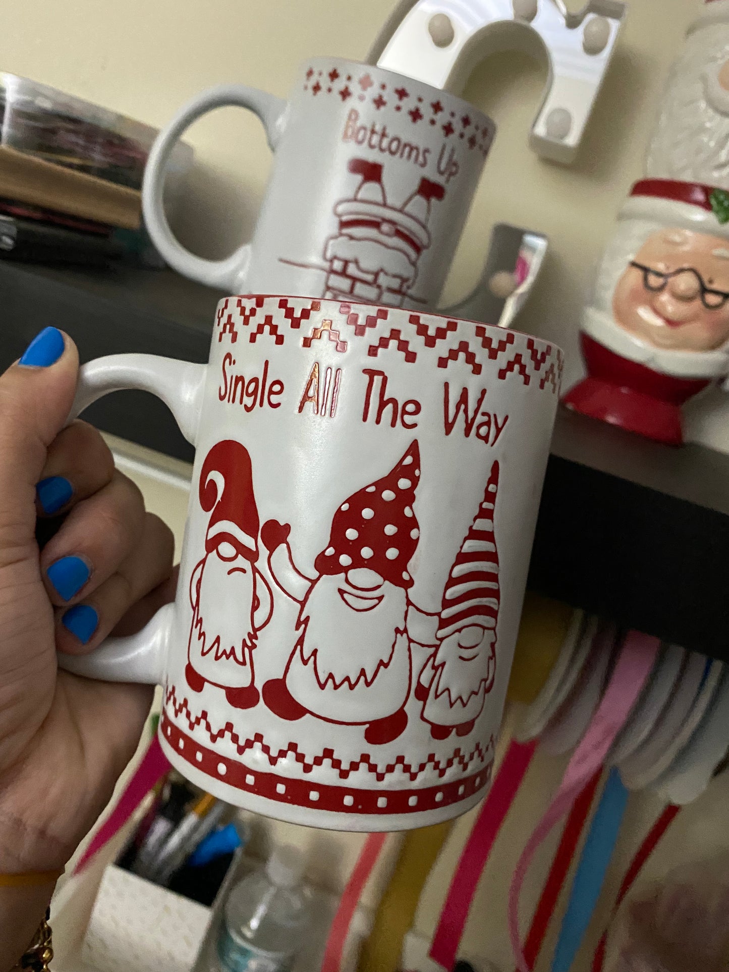 White and Red Christmas, Mug