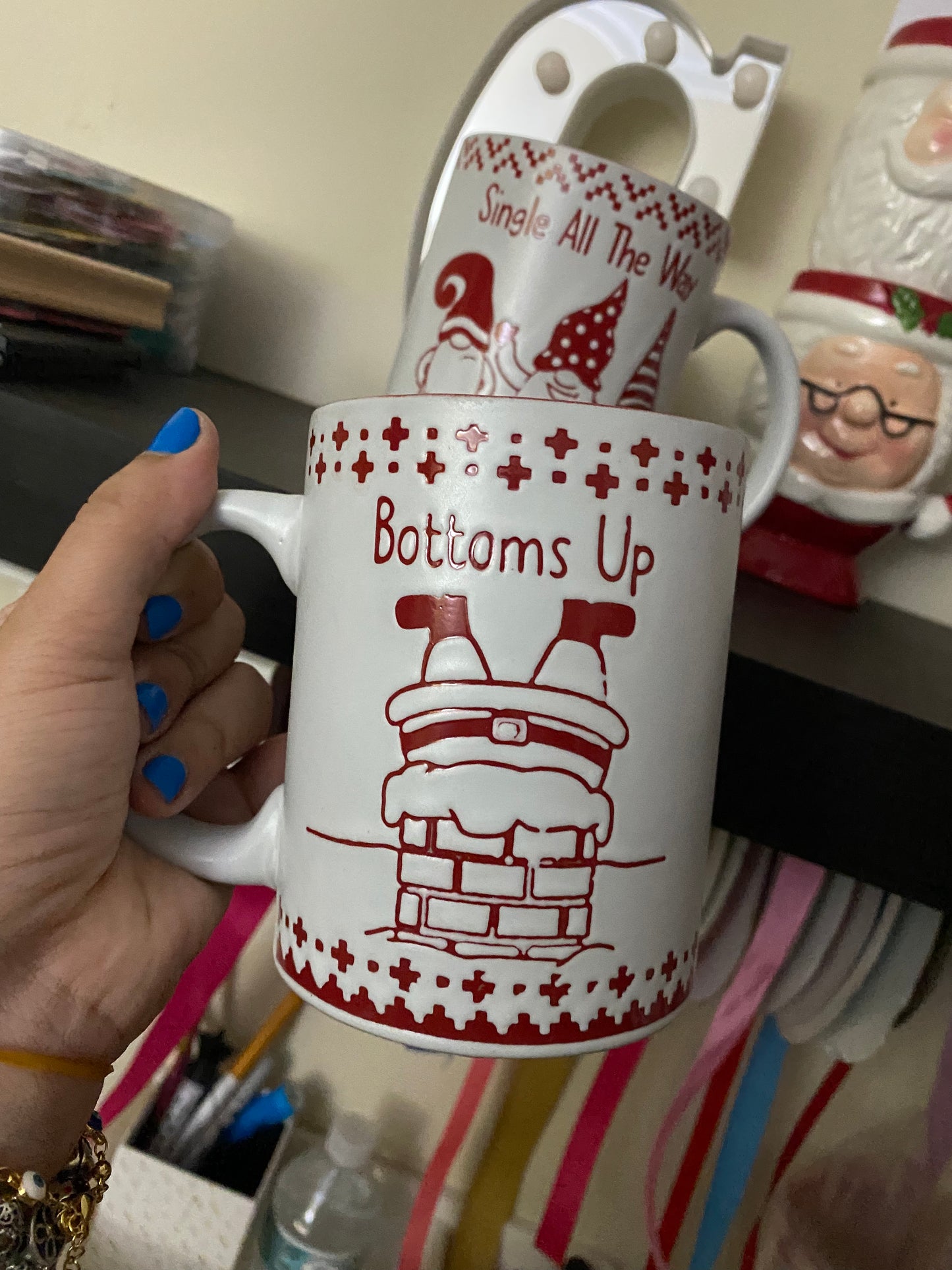 White and Red Christmas, Mug